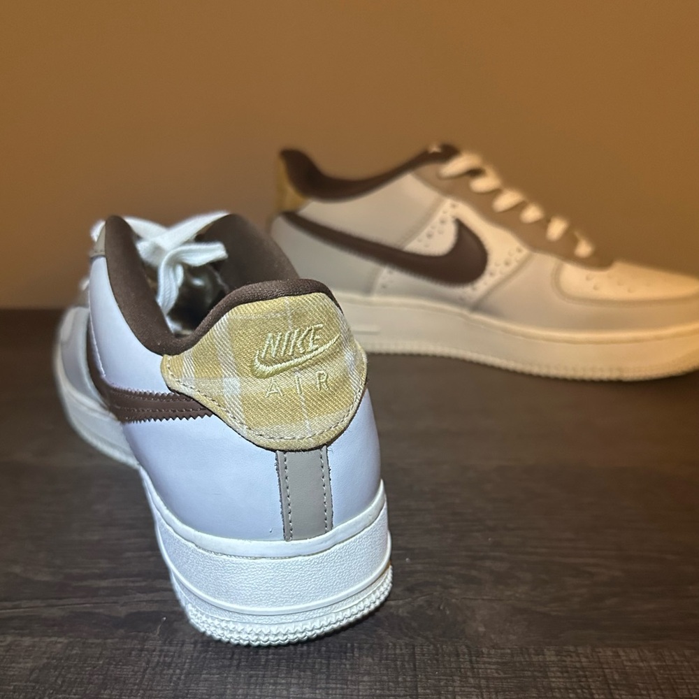 NIKE AIR FORCE 1 CACAO WOW SAIL KHAKI SNEAKERS; SIZE Youth 7 (women 8.5) - Picture 6 of 16